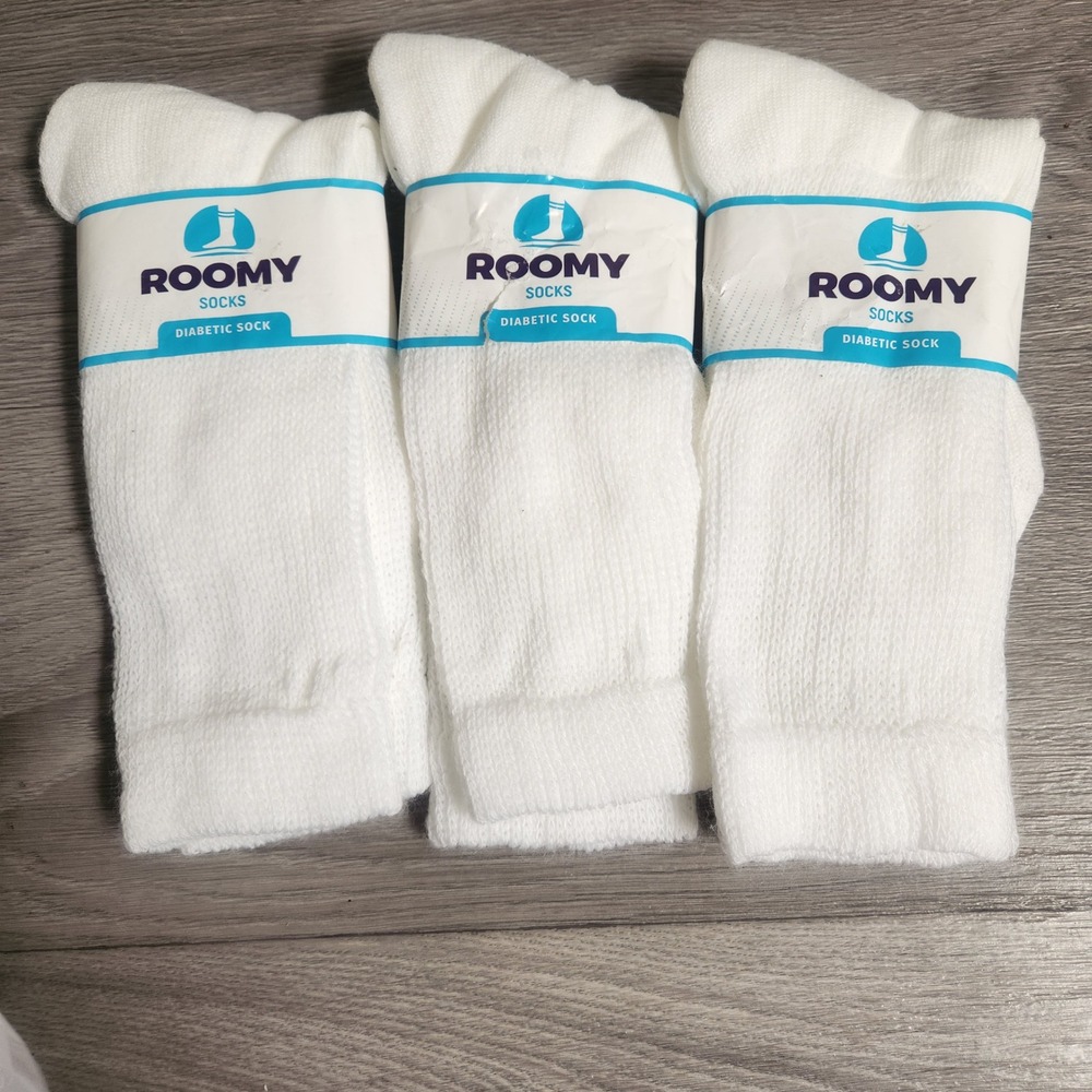 Roomy Socks White Crew Socks Size‎ 6-8 Stretch Top Terry Diabetes Comfort Unisex